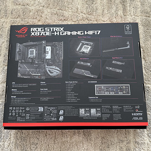 ASUS ROG Strix X870E-H Gaming WiFi 7 AM5 (2 фото из 7)