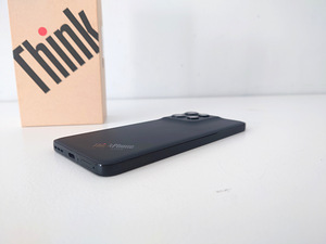 Бизнес-класс Moto Thinkphone 25, как новый (5 фото из 6)