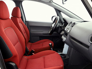 Mitsubishi Colt Elegance 1.3 70kW (6 фото из 7)
