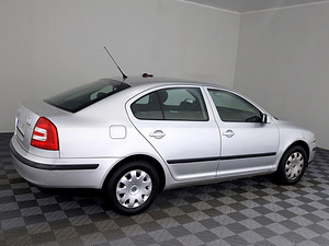 Skoda Octavia Comfortline 1.6 75kW (3 фото из 7)