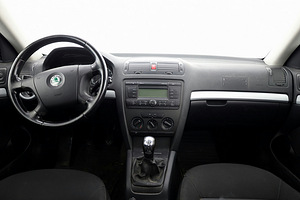 Skoda Octavia Comfortline 1.6 75kW (5 фото из 7)