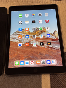 iPad (7-го поколения), 32GB, Wi‑Fi, Space Gray, чехол в комплекте (1 фото из 6)
