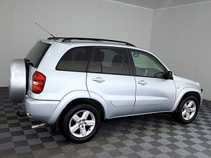 Toyota RAV4 Linea Sol Facelift 4x4 2.0 110kW (3 foto / 8)