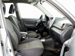 Toyota RAV4 Linea Sol Facelift 4x4 2.0 110kW (6 foto / 8)