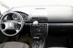 Volkswagen Sharan Comfortline Facelift ATM 1.9 TDI 85kW (5 фото из 8)