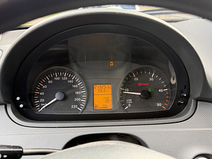 Mercedes-Benz Vito 111 CDI (8 фото из 10)
