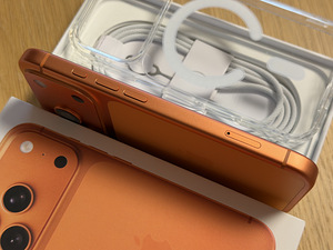Apple iPhone 17 Pro Orange 256 ГБ как новый гарантия 07.2028 (2 фото из 8)