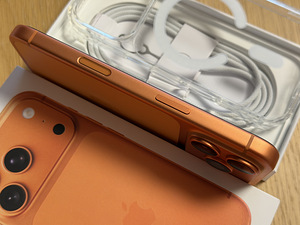 Apple iPhone 17 Pro Orange 256 ГБ как новый гарантия 07.2028 (3 фото из 8)