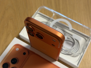 Apple iPhone 17 Pro Orange 256 ГБ как новый гарантия 07.2028 (4 фото из 8)