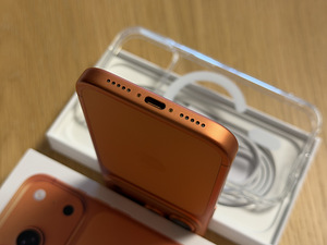 Apple iPhone 17 Pro Orange 256 ГБ как новый гарантия 07.2028 (5 фото из 8)