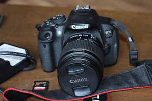 Canon EOS 700D digitaalne peegelkaamera EF-S 18-55mm objekti (3 foto / 10)