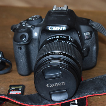 Canon EOS 700D digitaalne peegelkaamera EF-S 18-55mm objekti