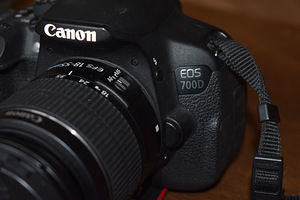 Canon EOS 700D digitaalne peegelkaamera EF-S 18-55mm objekti (4 foto / 10)