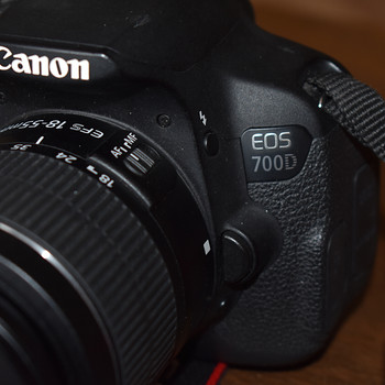 Canon EOS 700D digitaalne peegelkaamera EF-S 18-55mm objekti