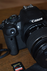 Canon EOS 700D digitaalne peegelkaamera EF-S 18-55mm objekti (5 foto / 10)