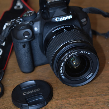 Canon EOS 700D digitaalne peegelkaamera EF-S 18-55mm objekti