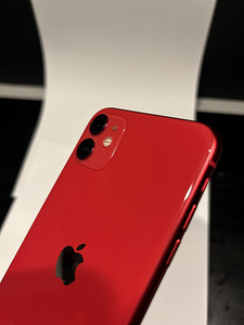 Apple iPhone 11 64 ГБ / Red (4 фото из 7)