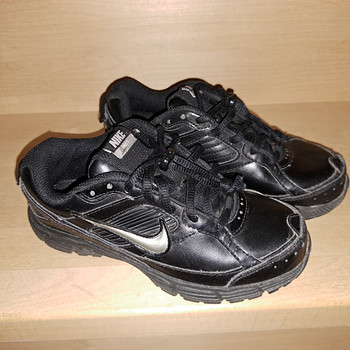 NIKE tossud