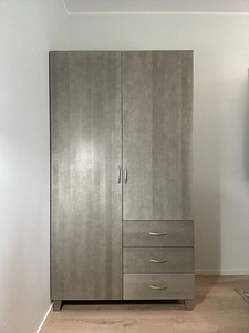 Väga kvaliteetne Unolik puidust riidekapp (1 foto / 8)