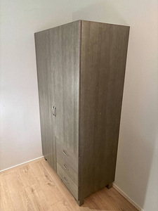 Väga kvaliteetne Unolik puidust riidekapp (3 foto / 8)
