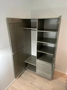 Väga kvaliteetne Unolik puidust riidekapp (6 foto / 8)