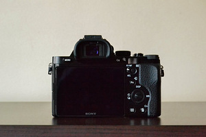 Sony A7 (ILCE-7) täiskaader hübriidkaamera (2 foto / 7)