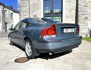 VOLVO S60 / АВТОМАТ / ТО 03.2027 (4 фото из 15)