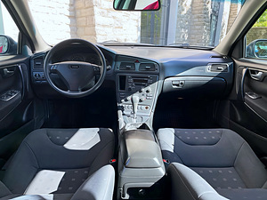 VOLVO S60 / АВТОМАТ / ТО 03.2027 (10 фото из 15)