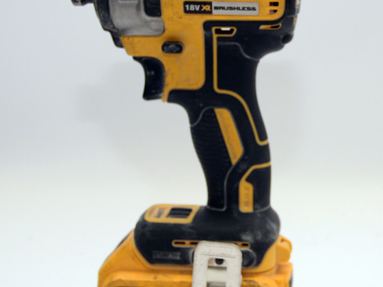 Ударный гайковерт Dewalt DCF887 205 Нм 3250 об/мин