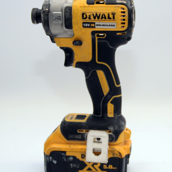 Ударный гайковерт Dewalt DCF887 205 Нм 3250 об/мин