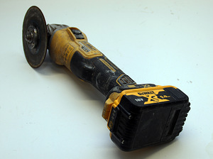 Угловая шлифмашина Dewalt DCG405 18V бесщеточная 125мм (2 фото из 2)