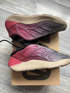 Adidas yeezy 700 (1 фото из 5)