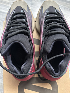 Adidas yeezy 700 (2 фото из 5)