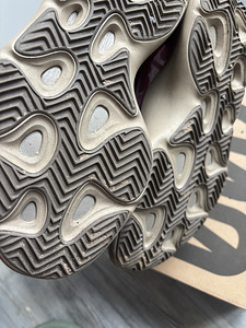 Adidas yeezy 700 (3 фото из 5)