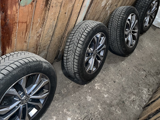 Оригинальные диски VW R17 + почти новые ламельные шины 215/55 R17