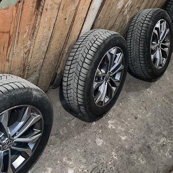 Оригинальные диски VW R17 + почти новые ламельные шины 215/55 R17