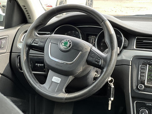 SKODA SUPERB (9 фото из 11)