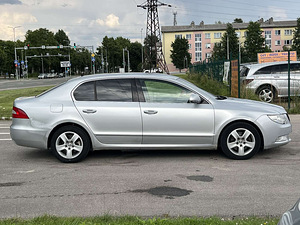 SKODA SUPERB (7 фото из 11)
