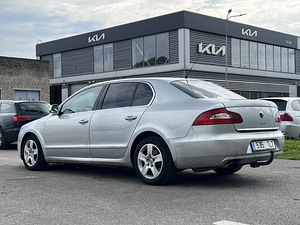 SKODA SUPERB (6 фото из 11)