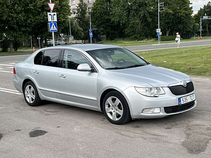 SKODA SUPERB (2 фото из 11)