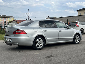 SKODA SUPERB (5 фото из 11)