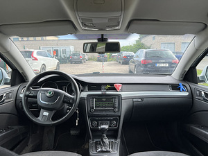 SKODA SUPERB (10 фото из 11)