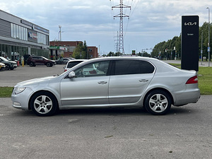 SKODA SUPERB (4 фото из 11)