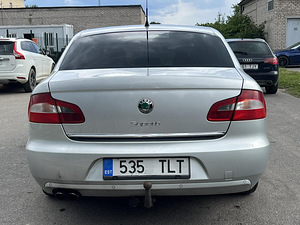 SKODA SUPERB (8 фото из 11)