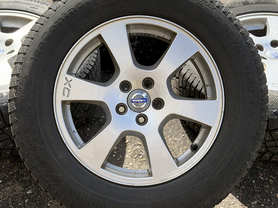 17" оригинальные диски Volvo 5x108 + шипованные шины 235/65/17
