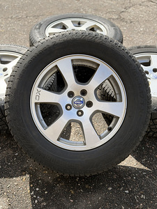 17" Volvo originaalveljed 5x108 + naastrehvid 235/65/17 (1 foto / 8)