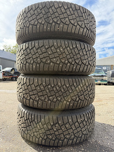 17" Volvo originaalveljed 5x108 + naastrehvid 235/65/17 (2 foto / 8)