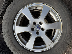 17" Volvo originaalveljed 5x108 + naastrehvid 235/65/17 (7 foto / 8)