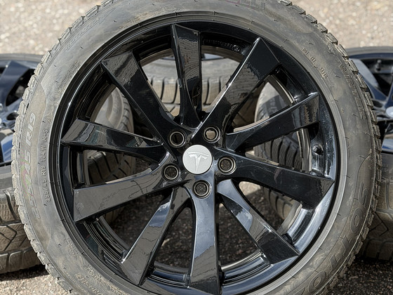 19" диски Tesla Model Y 5x114,3 + 255/45/19 m+s