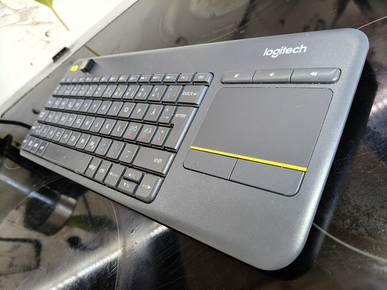 Беспроводная клавиатура Logitech K400 Plus с тачпадом